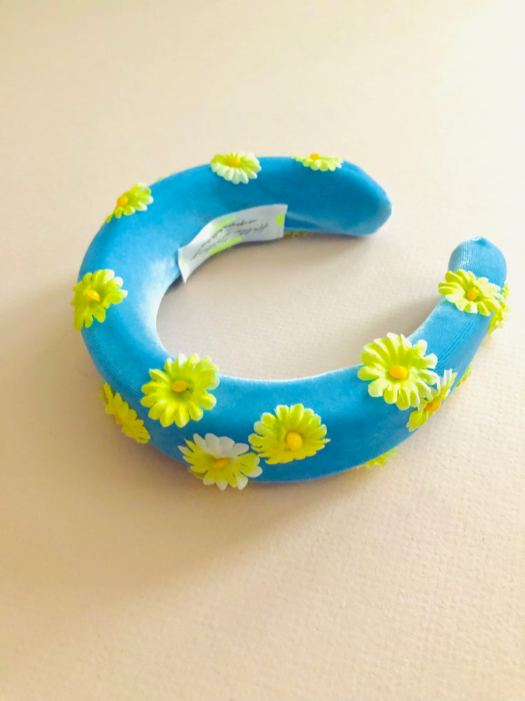 
            
                Load image into Gallery viewer, Daisy Floral Headband
            
        
